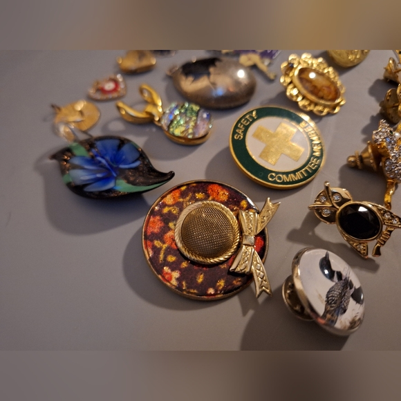 Pin/Charm Lot - Picture 5 of 8
